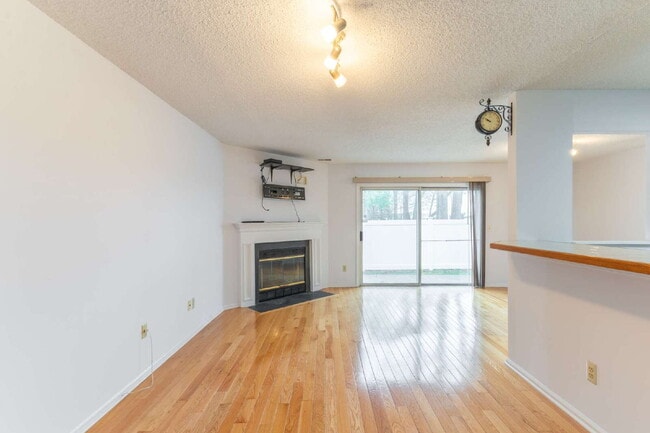 Building Photo - Welcome to your new home in the heart of T...