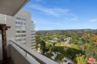 Building Photo - 875 Comstock Ave