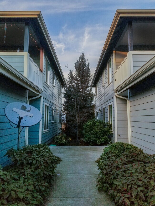 Building Photo - Fantastic Apartment in East Medford!