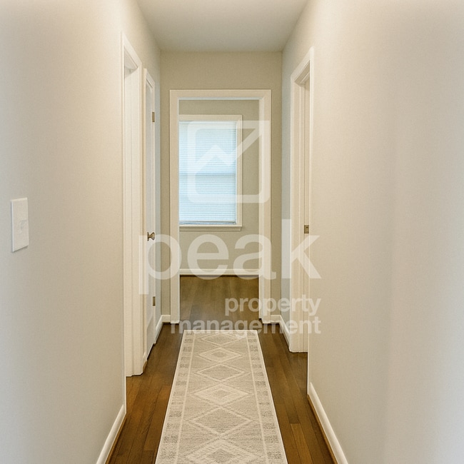 Building Photo - $1,150! 3Bed/ 1.5 Bath House! Apply by 2/25 to get half off your first month.