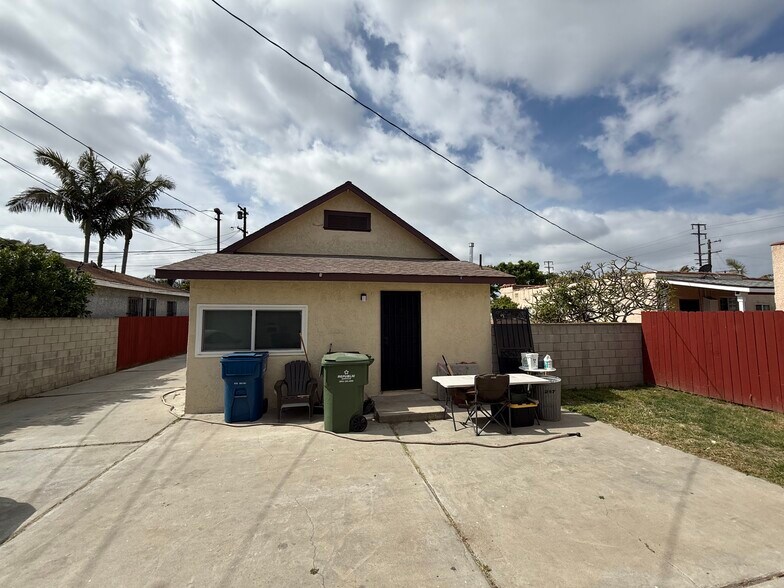 Building Photo - 333 W Spruce Ave