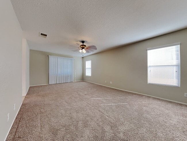 Building Photo - 38645 Annette Ave