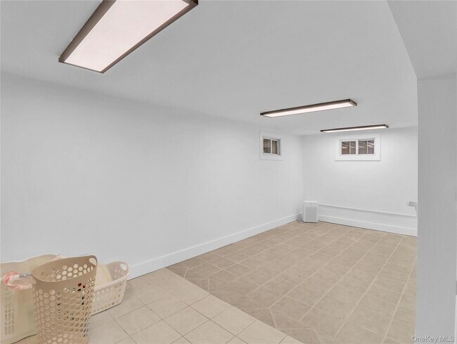 Building Photo - 6 Kenbar Rd