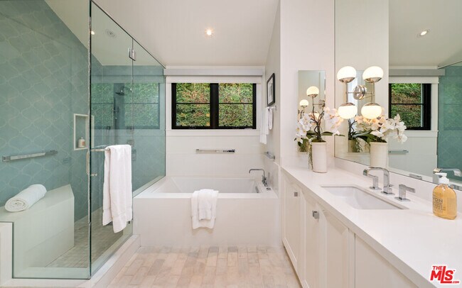 Building Photo - 720 Amalfi Dr