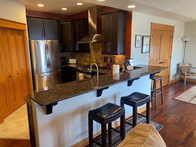 Building Photo - 2 bedroom Whitefish Condo with views and walking distance to City Beach!