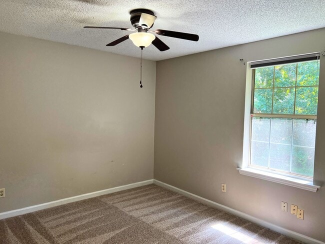 Building Photo - 410 Admiral's Walk Dr