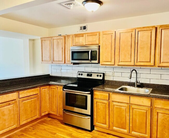 Building Photo - 143 Main St