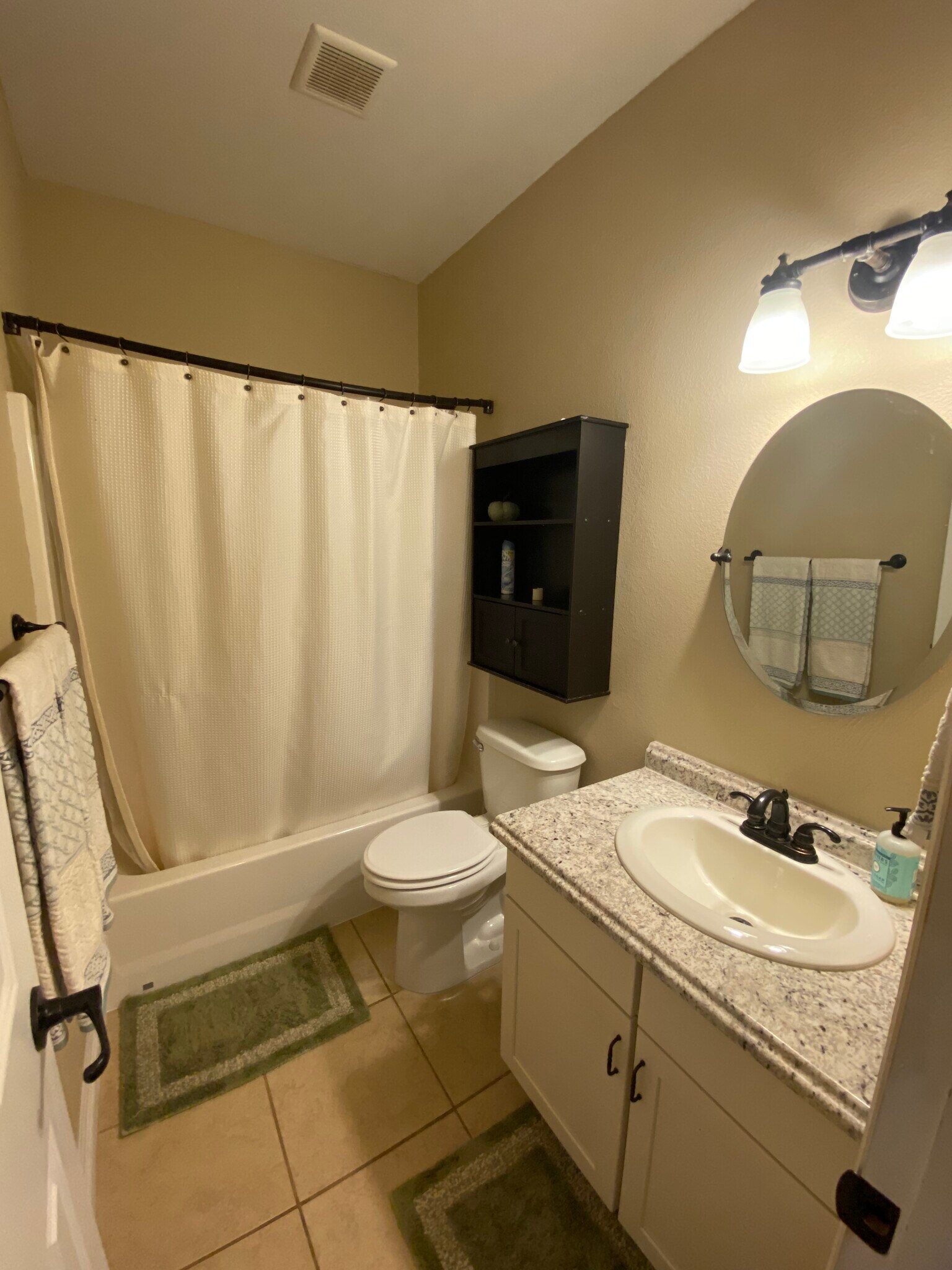 Building Photo - 220 Eagle Pines Dr