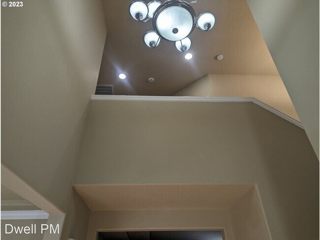 Building Photo - 4 br, 3 bath House - 5640 SW Stott Ave