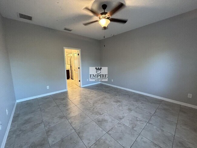 Building Photo - COMING SOON! 3 Beds + Den, 2 Baths, Screened Lanai & More!