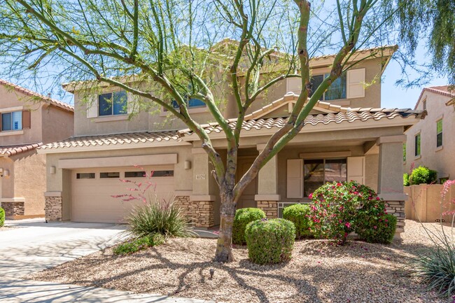 Building Photo - Beautiful Large 5 Bedroom Home In Desert R...