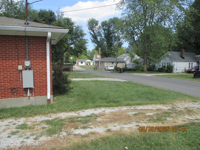 Building Photo - 4210 La Salle Ave