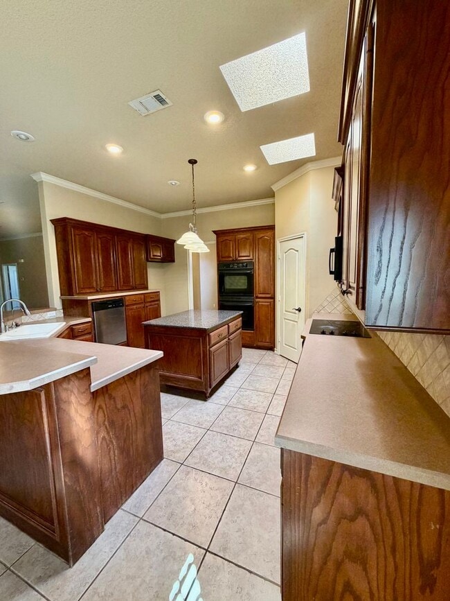 Building Photo - Beautiful home in Day Estates