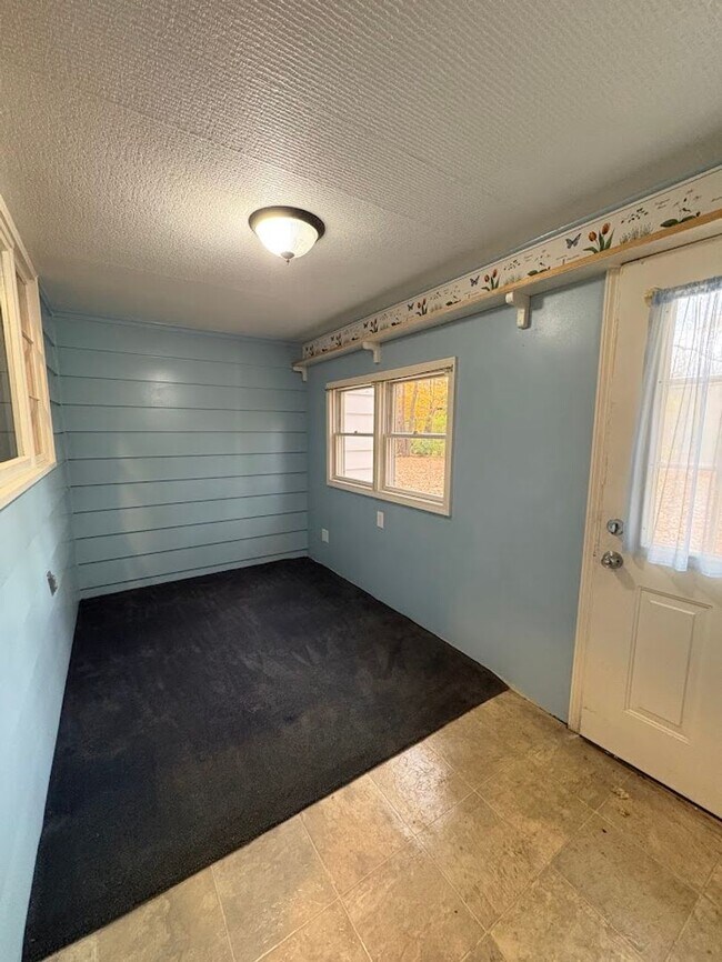 Building Photo - Two bedroom home for rent - Country living...