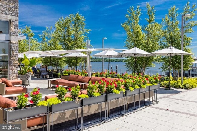 Building Photo - 317 S Union St