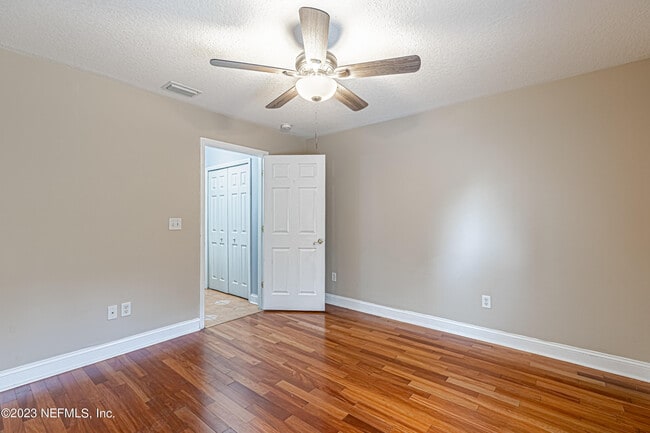 Building Photo - 2465 Pinehurst Ln