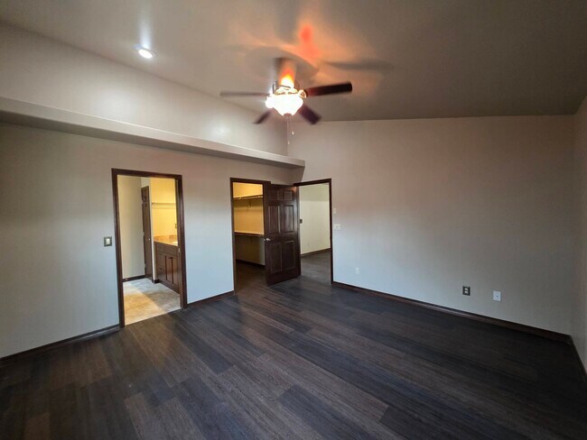 Building Photo - 1523 Sacajawea Ave