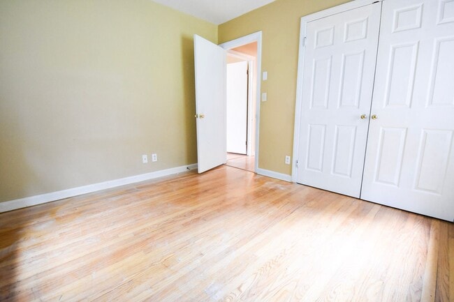 Building Photo - Coming Soon! 3 Bedroom 1 Bathroom - Pets Considered