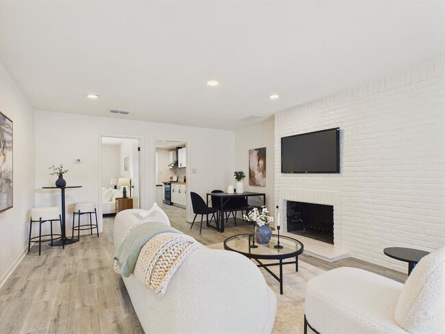 Building Photo - 6108 Shadow Valley Dr