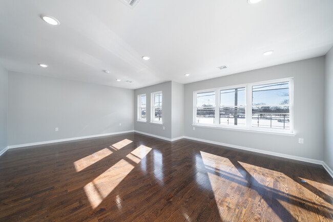 Living room/ Dinning room - 237 16th Ave