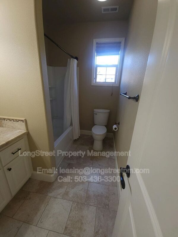 Building Photo - 9739 NW Henry Ct
