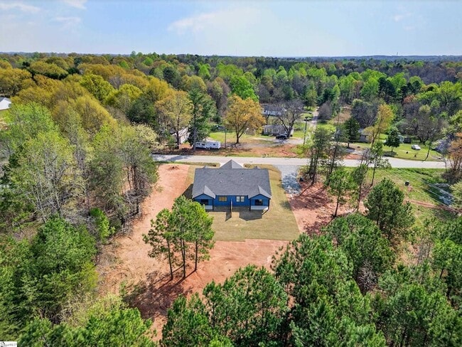 Building Photo - 1403 Lake Bowen Dam Rd