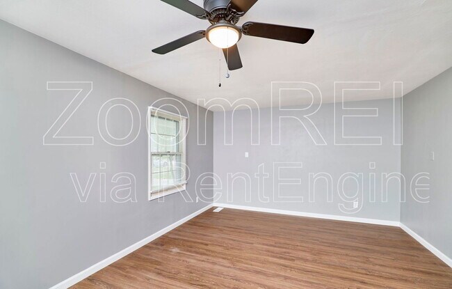 Building Photo - 2400 E Humes Ln