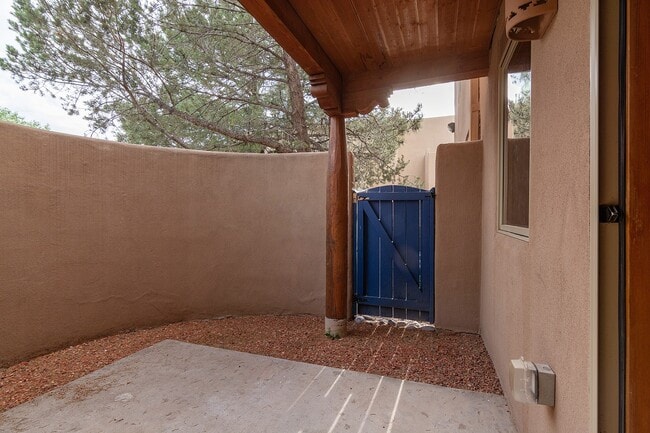 Building Photo - Fully Furnished Two Bedroom Condo Available Now!