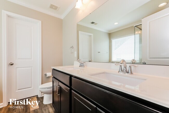 Building Photo - 5511 Fenway Dr