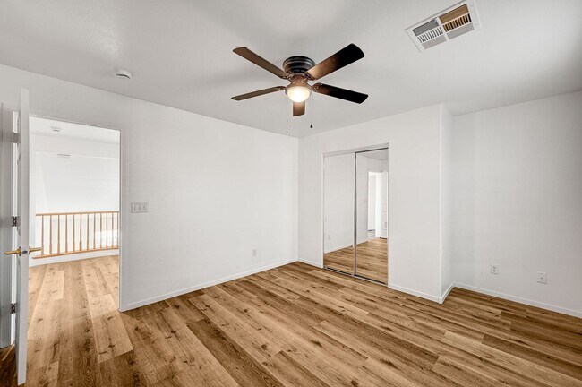 Building Photo - Stunning 4 Bed 2.5 Bath!
