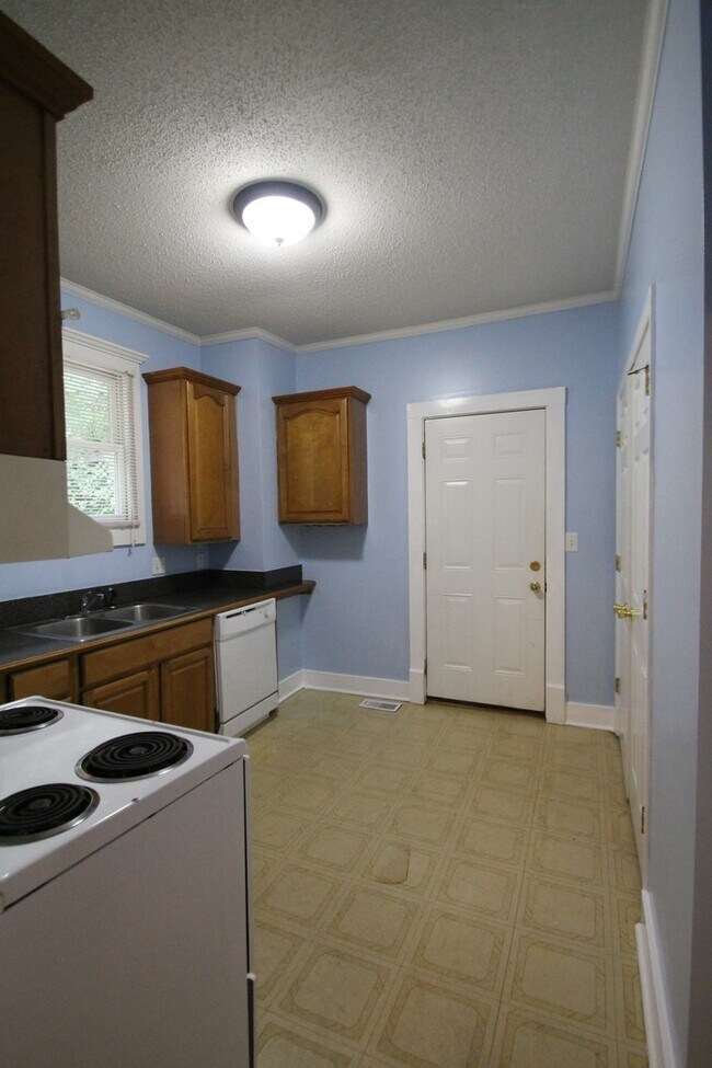 Building Photo - 338 Ebenezer Ave