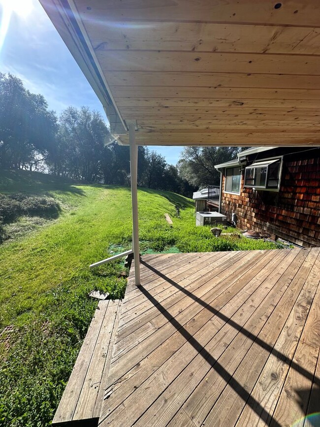 Building Photo - Beautiful home with lots of Land in Grass ...