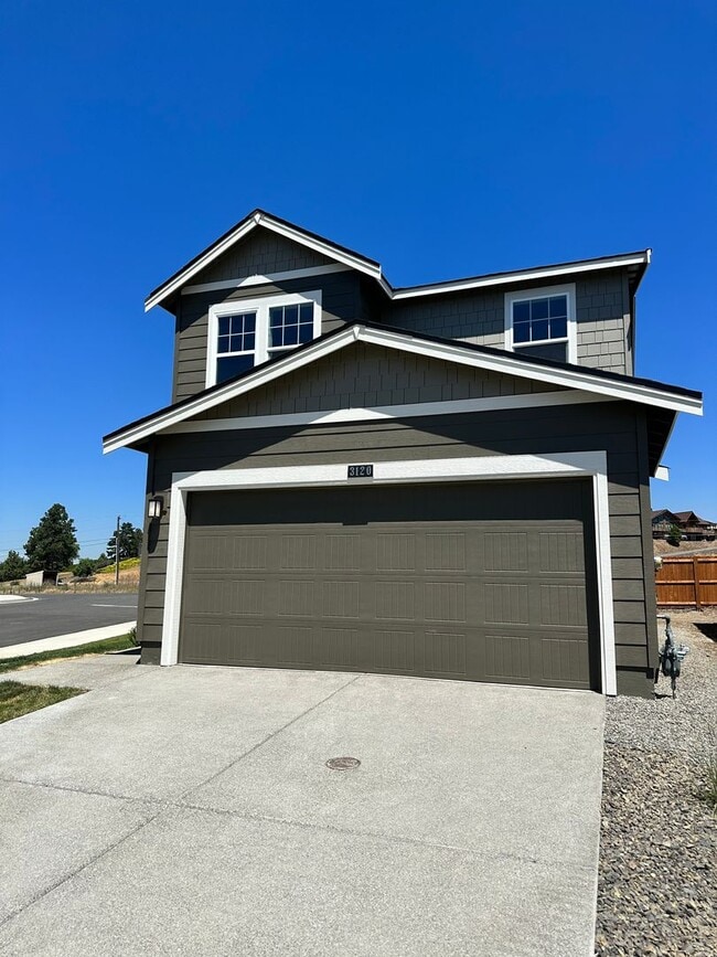 Building Photo - Stunning 4-Bedroom Pet-Friendly Home for L...