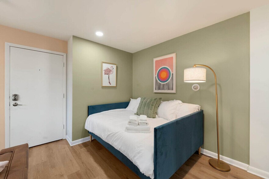 Building Photo - 1016 E Division St