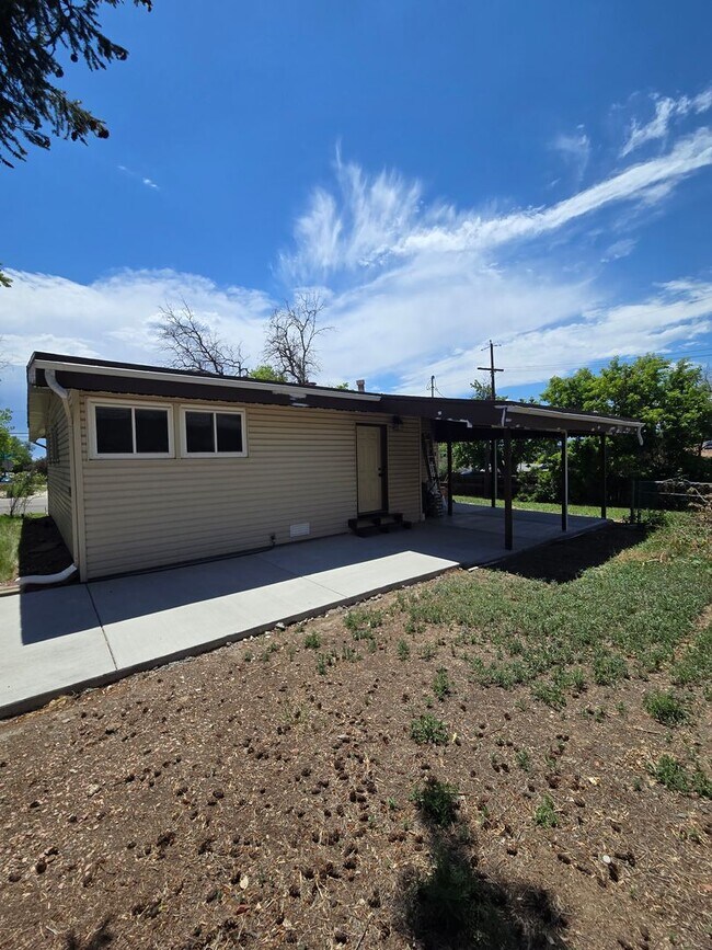 Building Photo - Move in Ready Ranch home in Westminster