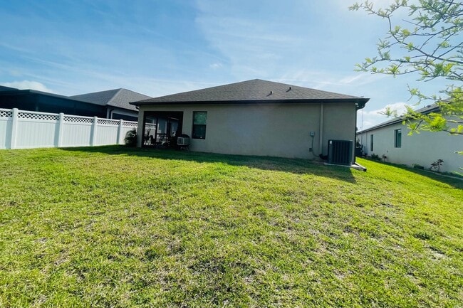 Building Photo - 15321 Mille Fiore Blvd
