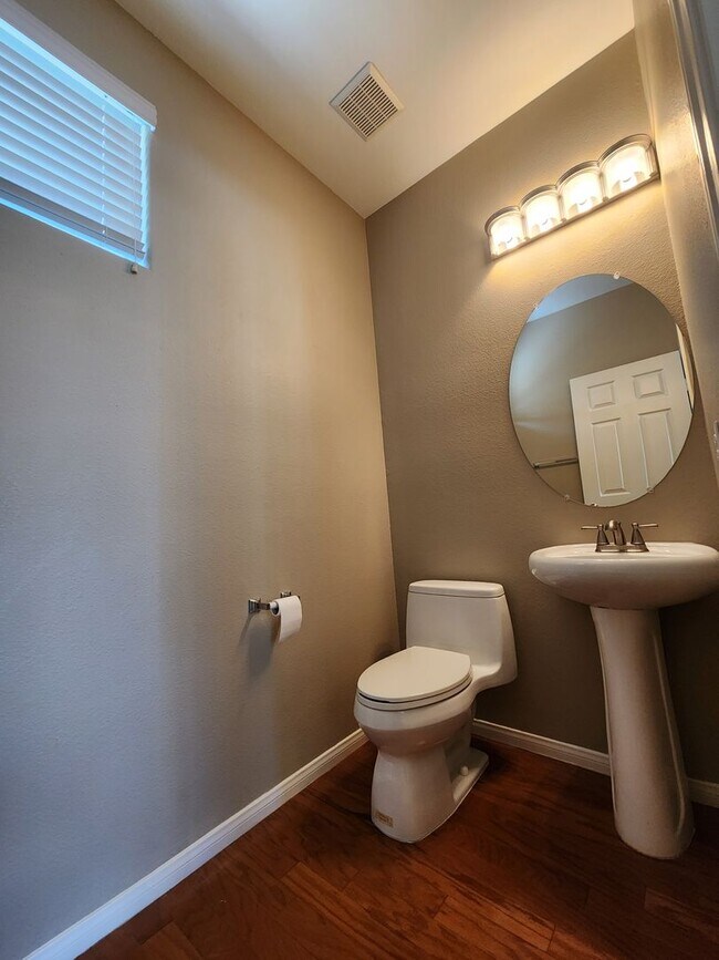 Building Photo - A Beautiful 3 Bedroom 2 story home in SW. ...