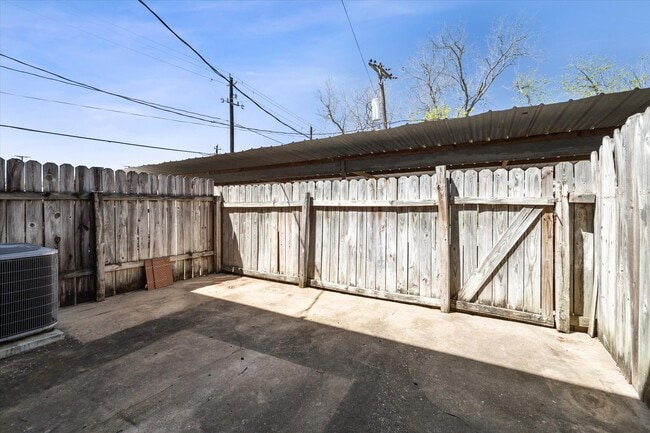 Building Photo - 7805 Fuqua St