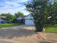 Building Photo - 2303 Darnell Dr