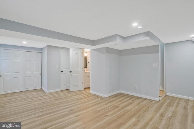 Building Photo - 5758 Biscayne Dr