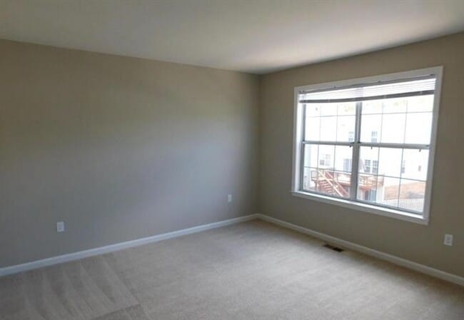 Building Photo - 100 Mayfair Pl