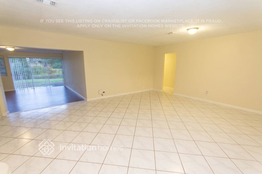 Building Photo - 108 NW 45th Ave