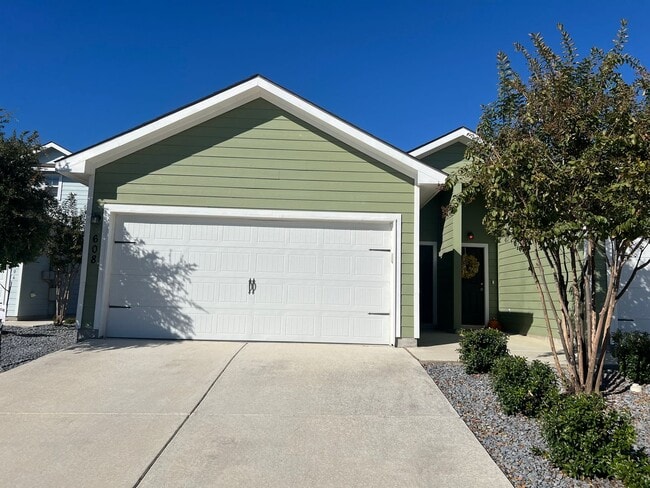 Building Photo - Luxury 3/2 Duplex in Seguin (Navarro ISD)