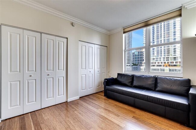 Building Photo - 511 SE 5 Ave