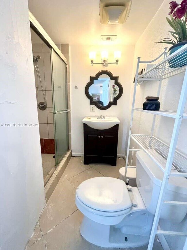 Building Photo - 1815 NE 174th St