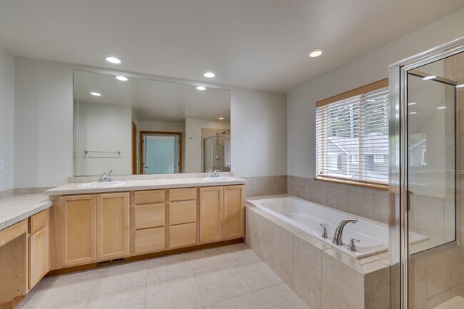 Building Photo - For Rent | $4,000/mo | Stunning 4-Bedroom ...