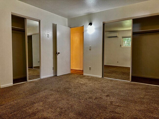 Building Photo - Amazing Country Home 4 bed, 2 bath with Ga...