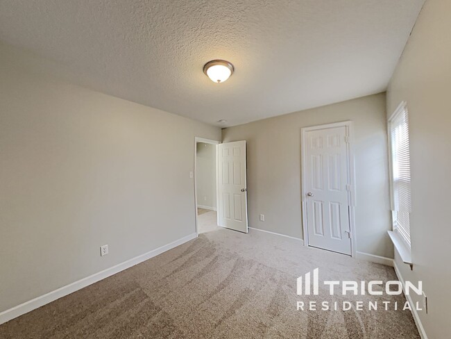 Building Photo - 807 Sinclair Dr