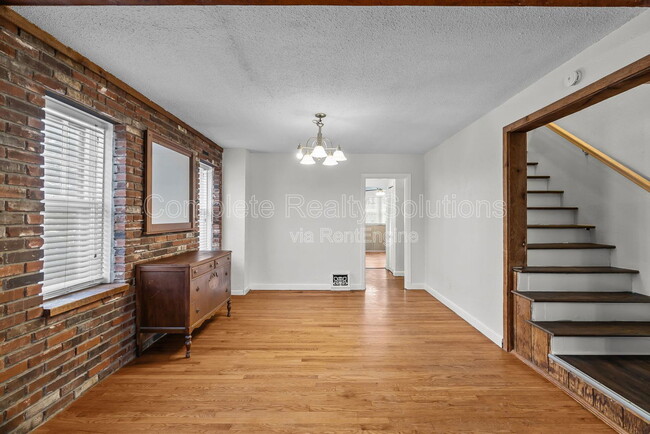 Building Photo - 8026 Wynwood Dr