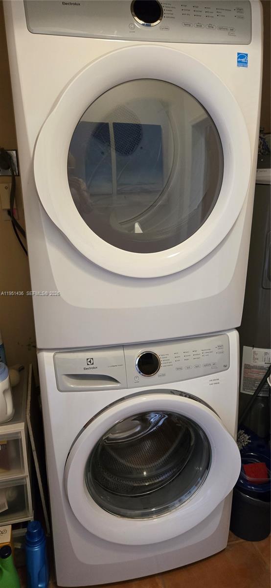 Building Photo - 4317 SW 62nd Ave